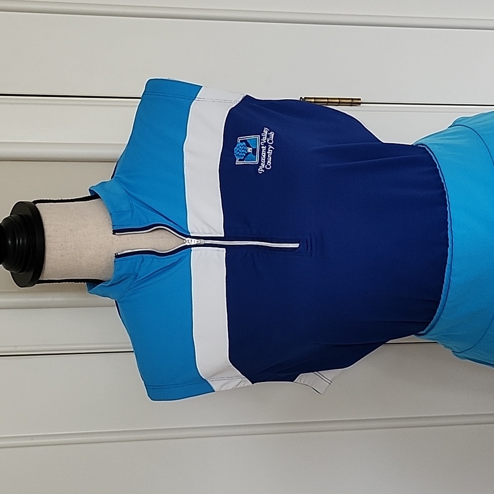 Sleeveless golf shirt